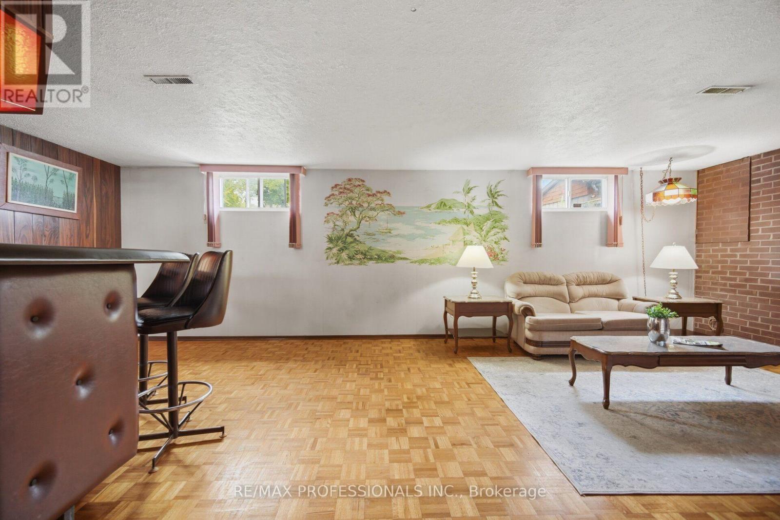 19 Earldown Drive, Toronto, Ontario  M9R 2L4 - Photo 31 - W13749144
