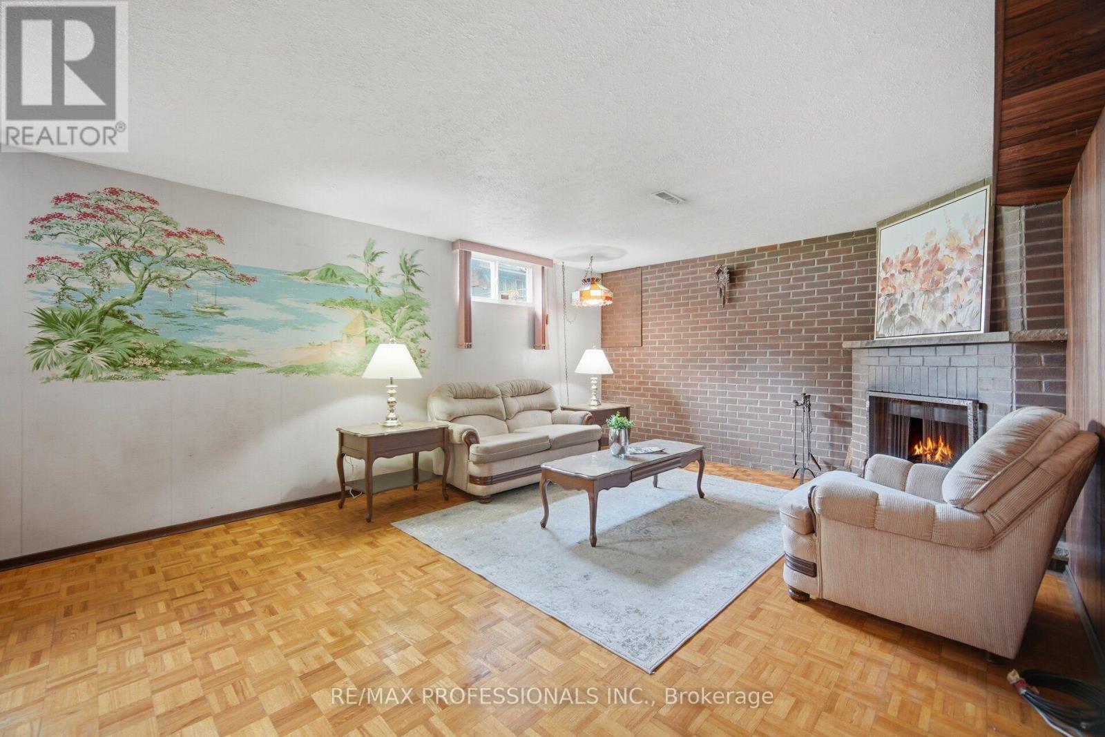 19 Earldown Drive, Toronto, Ontario  M9R 2L4 - Photo 35 - W13749144