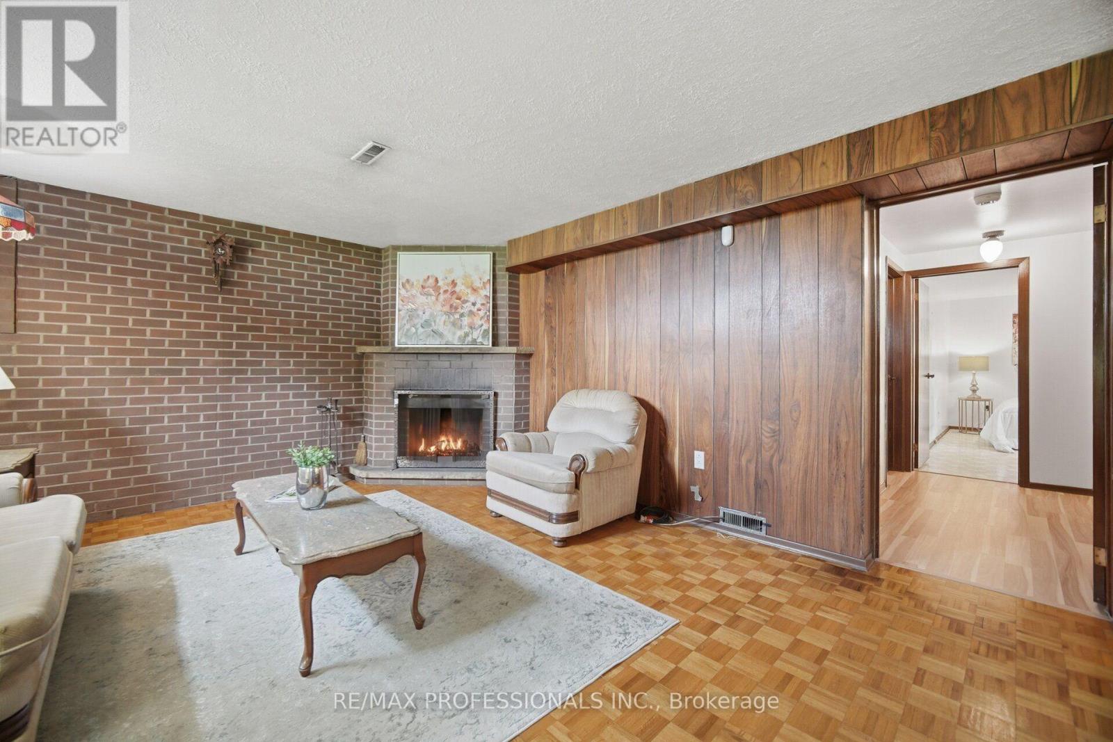 19 Earldown Drive, Toronto, Ontario  M9R 2L4 - Photo 37 - W13749144