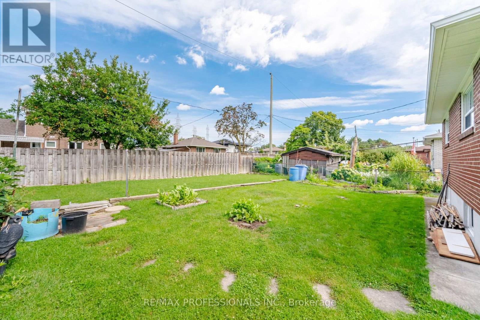 19 Earldown Drive, Toronto, Ontario  M9R 2L4 - Photo 42 - W13749144