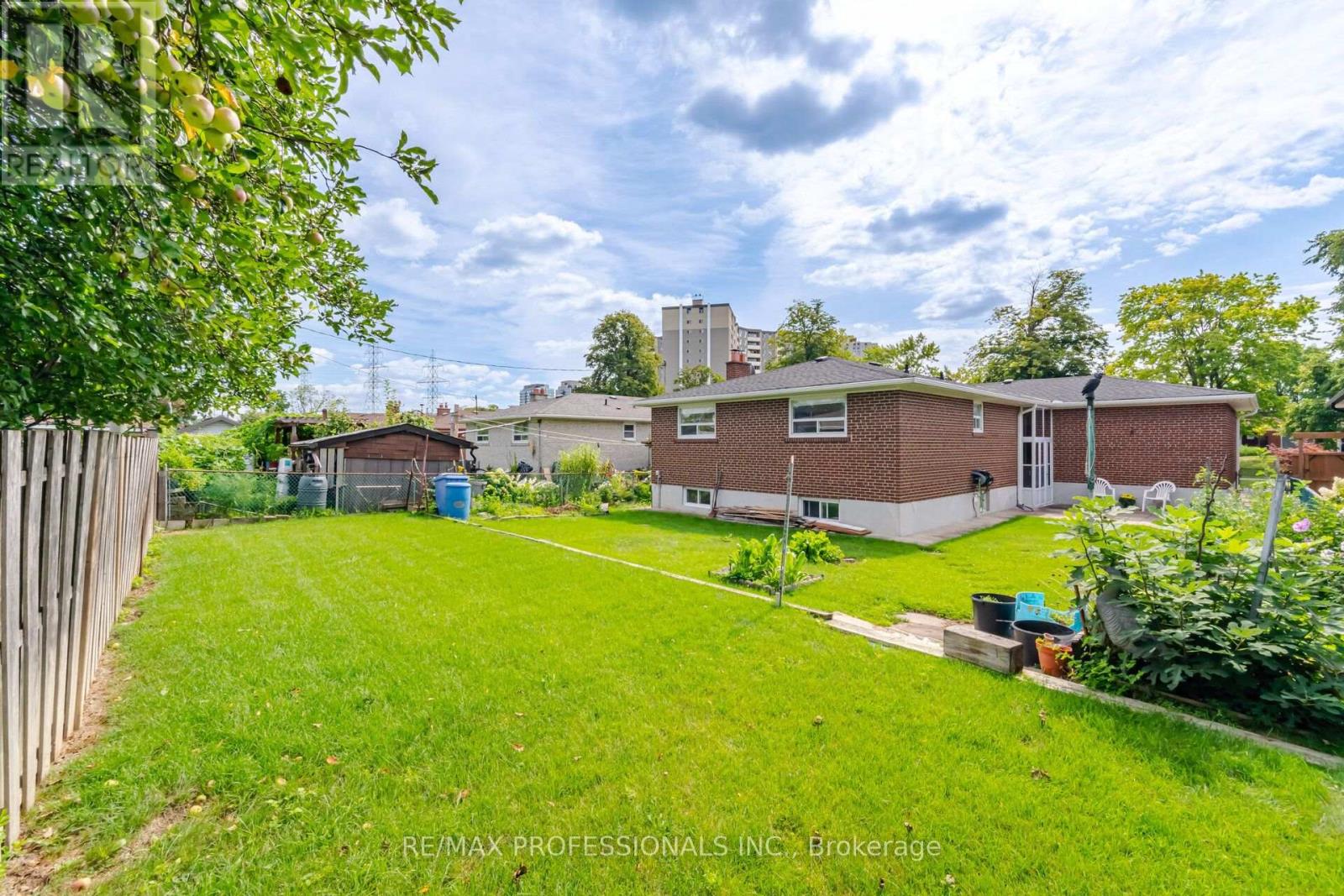19 Earldown Drive, Toronto, Ontario  M9R 2L4 - Photo 45 - W13749144