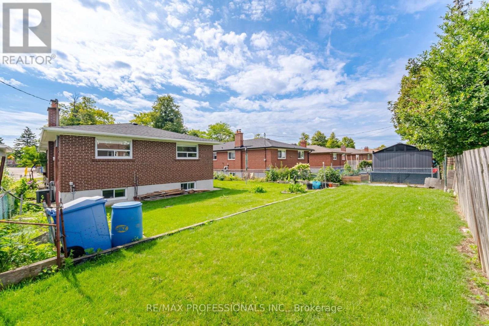 19 Earldown Drive, Toronto, Ontario  M9R 2L4 - Photo 46 - W13749144