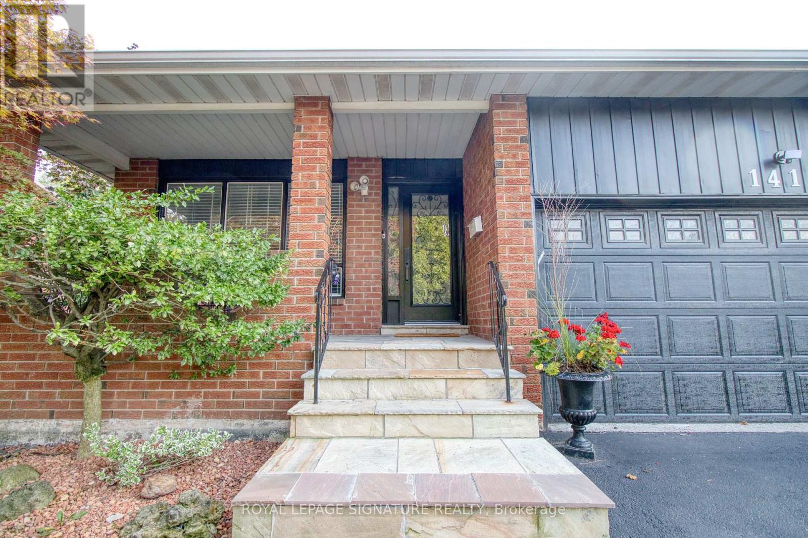 1414 Harmsworth Square, Oakville, Ontario  L6H 3E7 - Photo 4 - W13749162