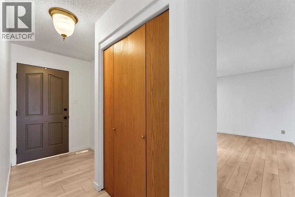 642 Lakewood Road E, Brooks, Alberta  T1R 0L2 - Photo 3 - A2342762