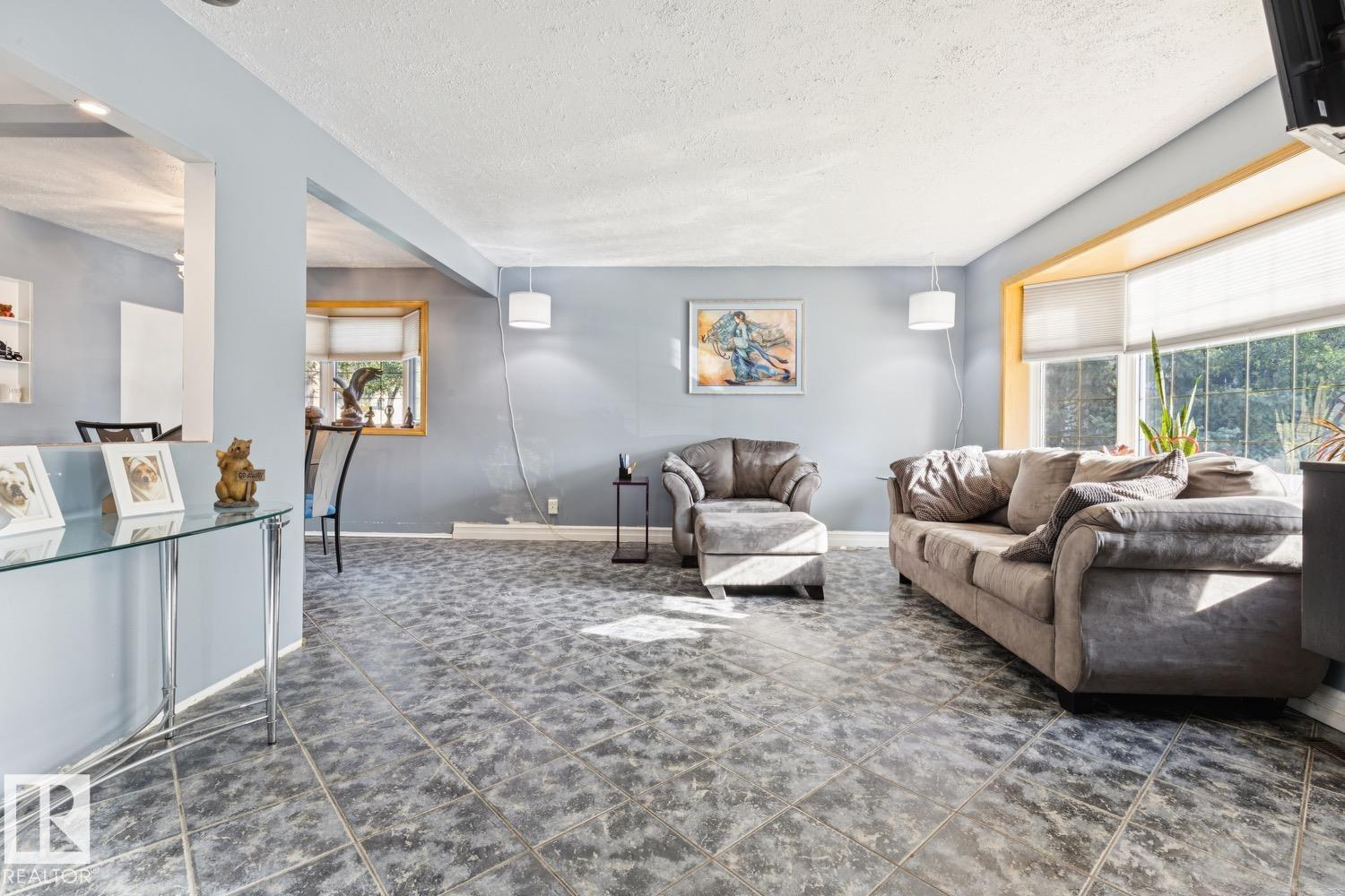 10830 159 St NW, Edmonton, Alberta  T5P 3B7 - Photo 6 - E4507336