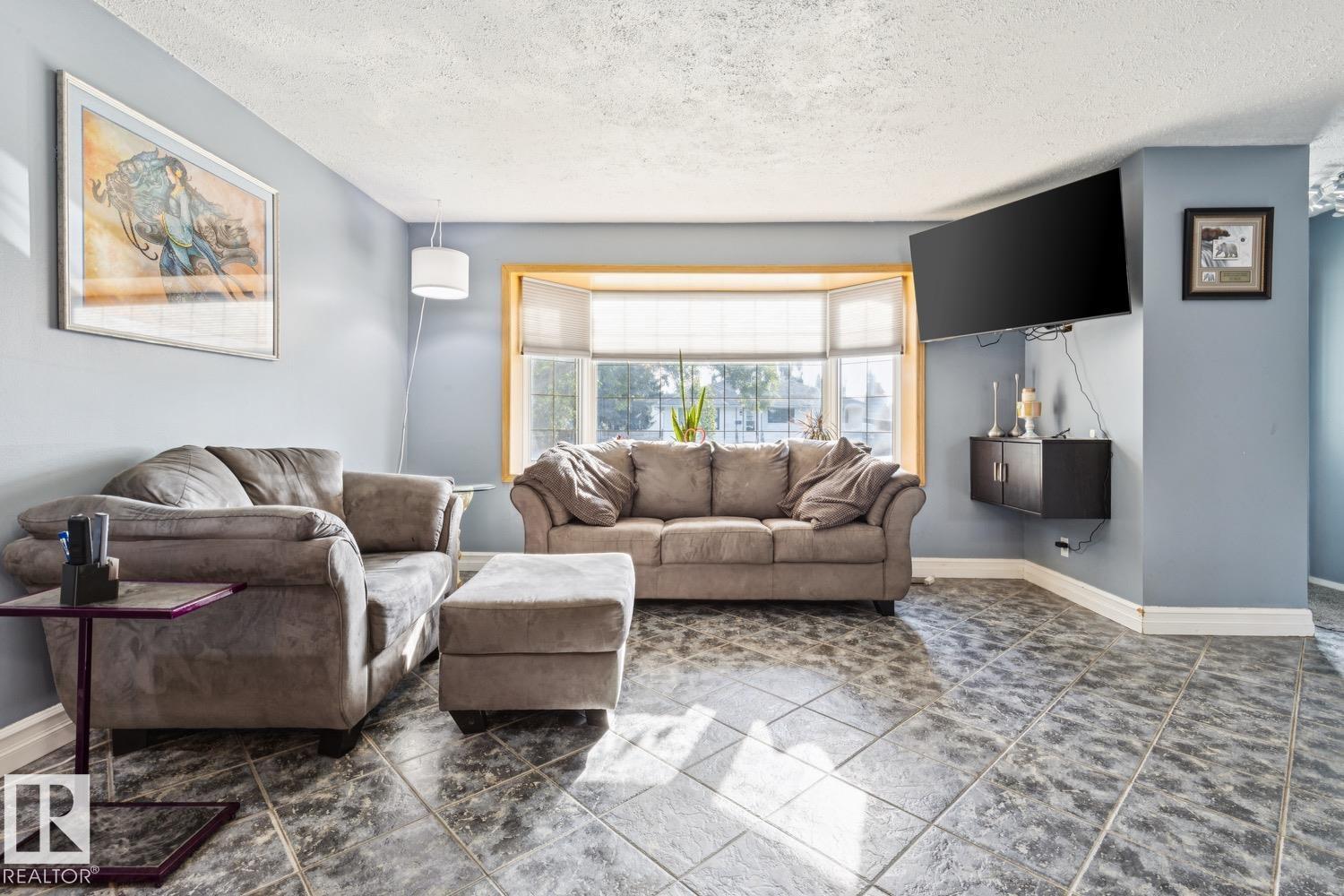 10830 159 St NW, Edmonton, Alberta  T5P 3B7 - Photo 5 - E4507336