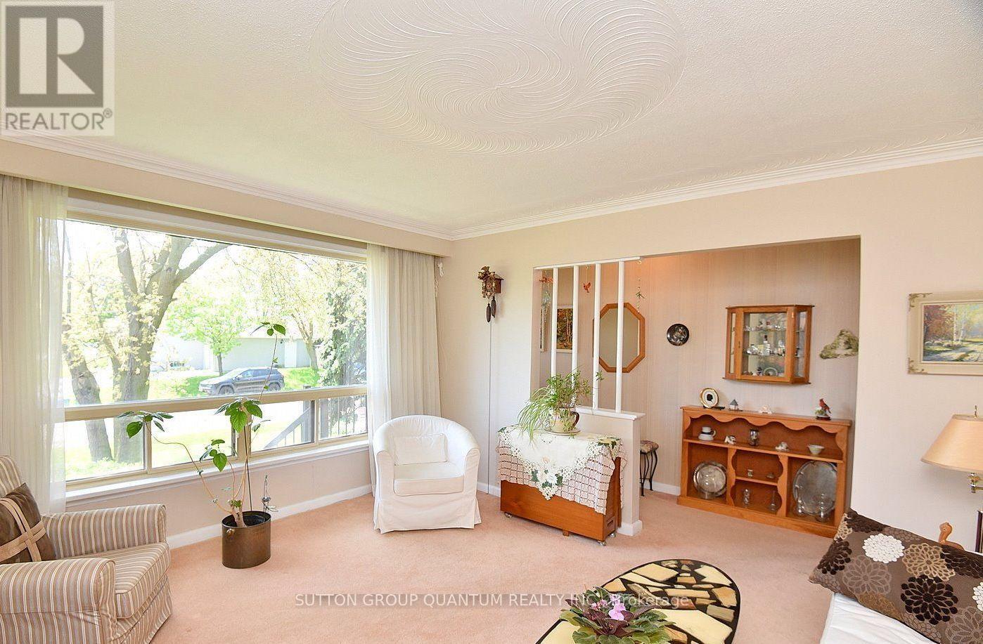 499 Valley Drive N, Oakville, Ontario  L6L 4L9 - Photo 12 - W13739104