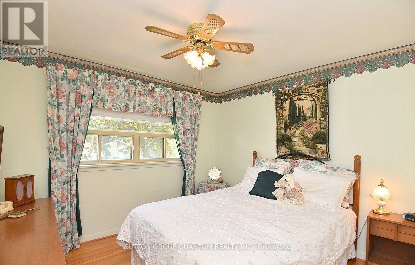 499 Valley Drive N, Oakville, Ontario  L6L 4L9 - Photo 15 - W13739104
