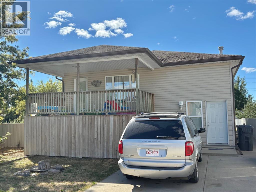 1220 9 Street N, Lethbridge, Alberta  T1H 1Z9 - Photo 2 - A2342647