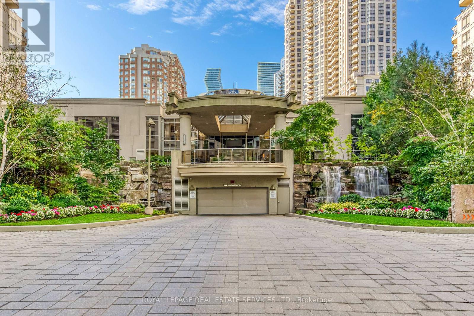 1433 - 3888 Duke Of York Boulevard, Mississauga, Ontario  L5B 4P5 - Photo 2 - W13749168