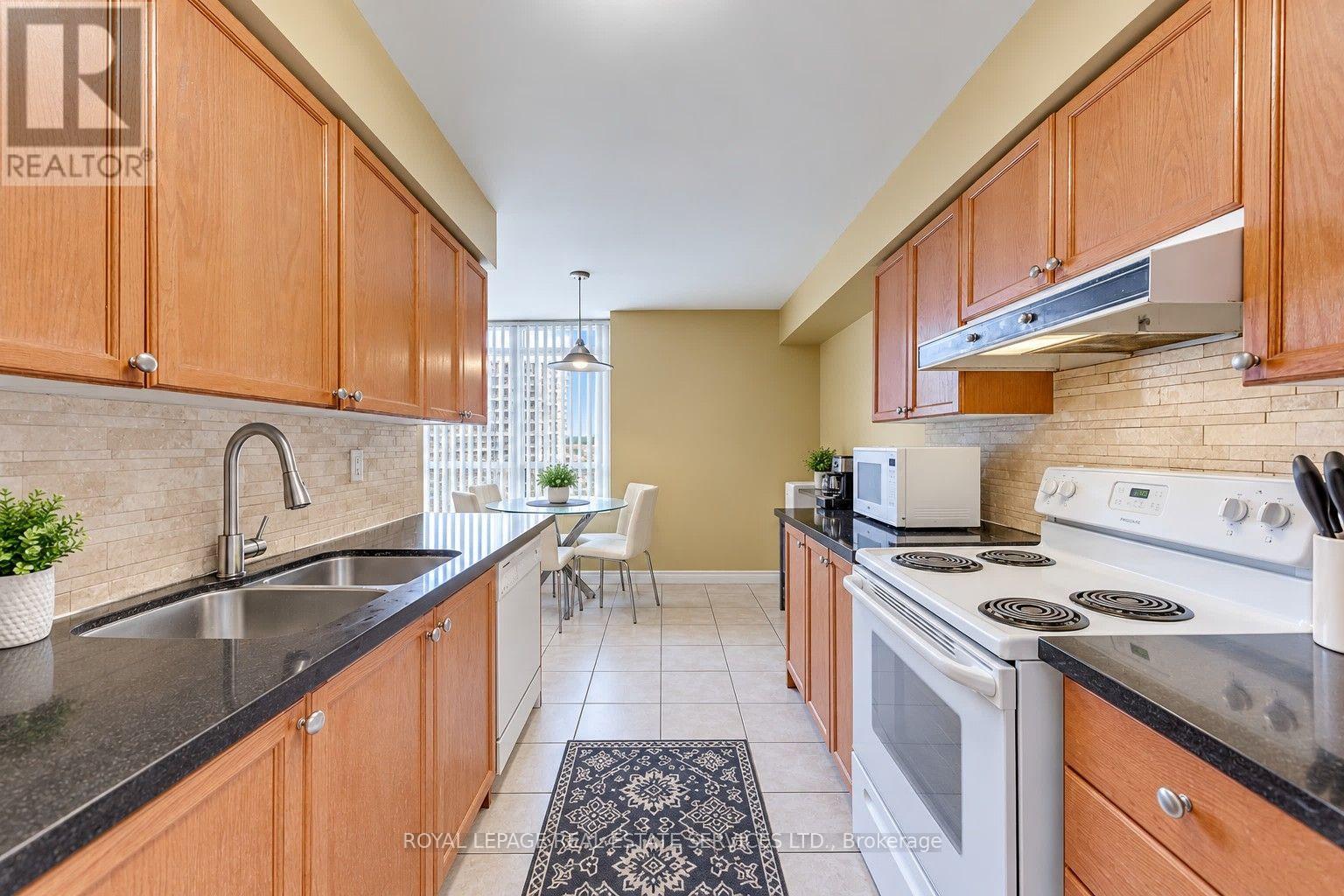 1433 - 3888 Duke Of York Boulevard, Mississauga, Ontario  L5B 4P5 - Photo 4 - W13749168