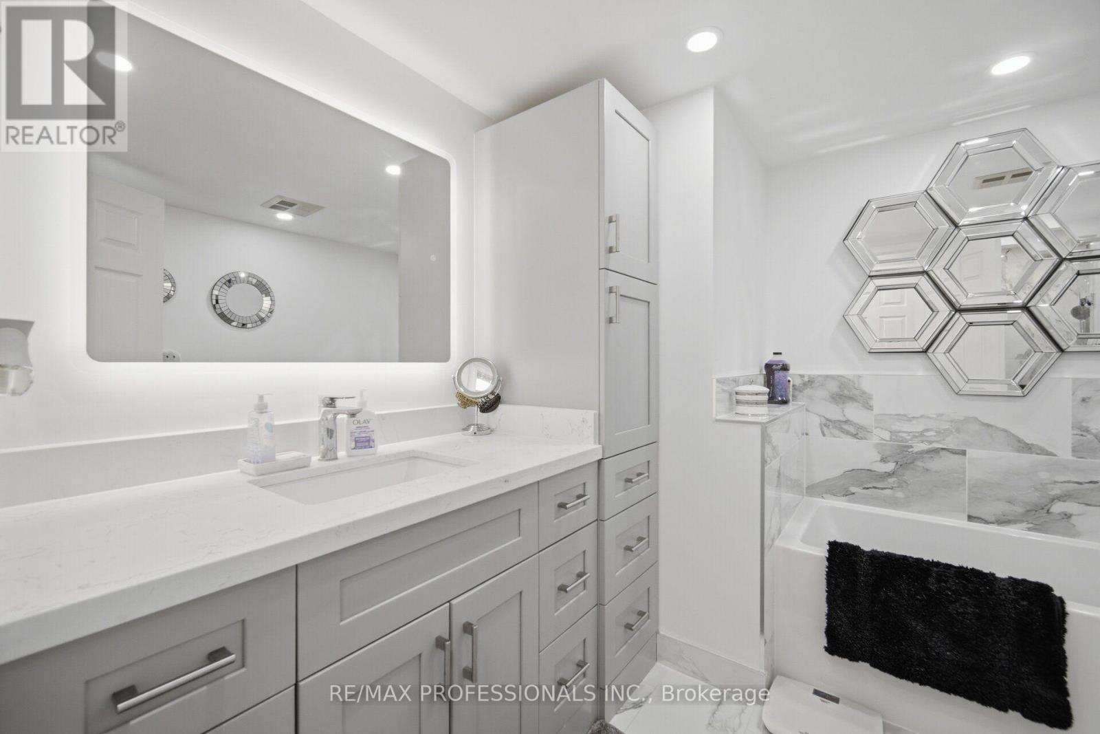 1411 - 1 Aberfoyle Crescent, Toronto, Ontario  M8X 2X8 - Photo 37 - W13745894