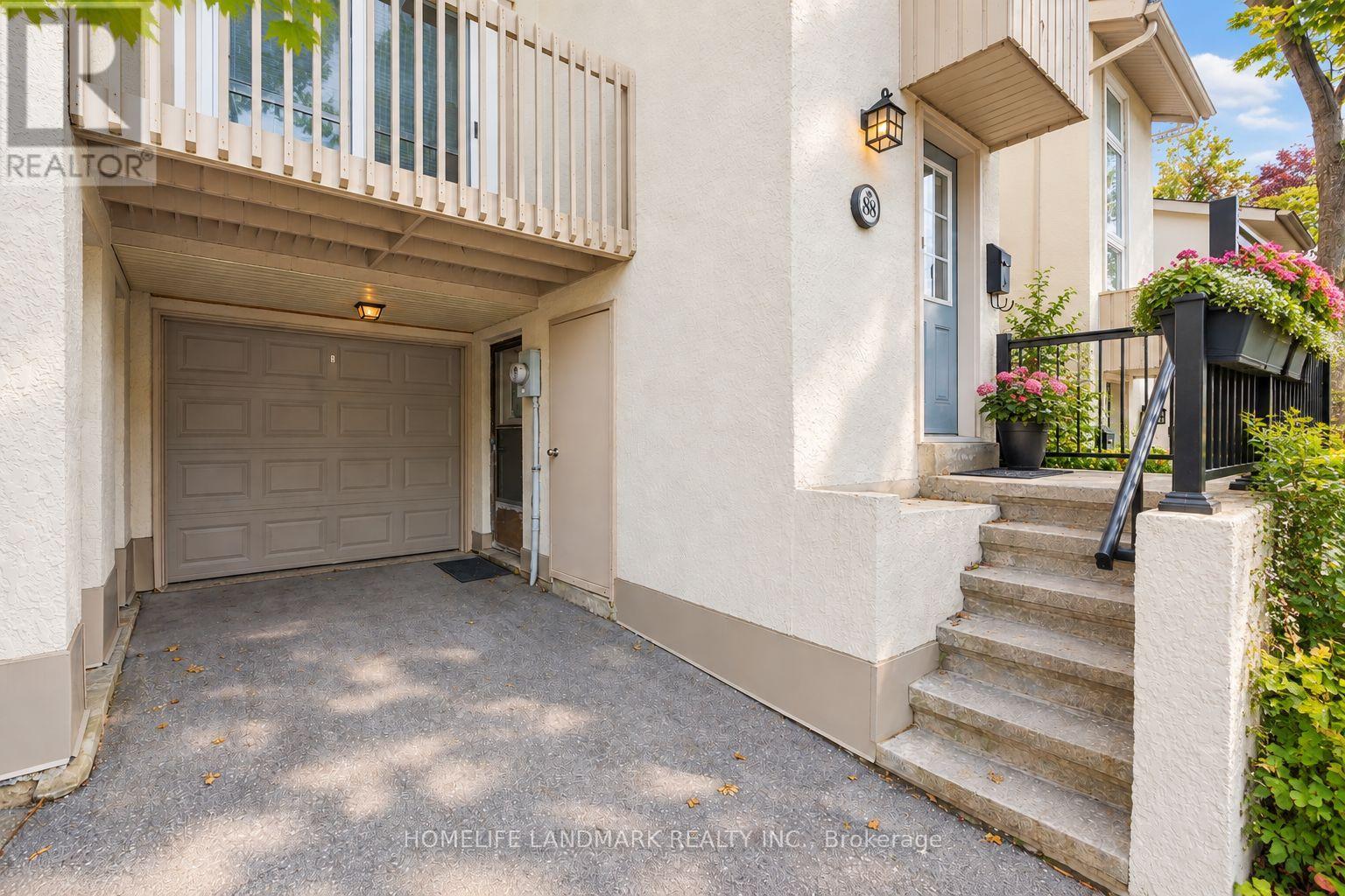 88 Cheryl Shepway, Toronto, Ontario  M2J 4R6 - Photo 2 - C13749198