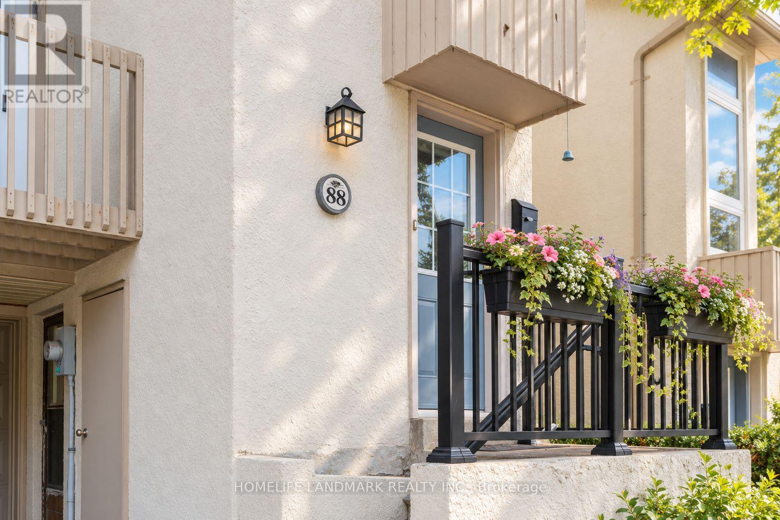 88 Cheryl Shepway, Toronto, Ontario  M2J 4R6 - Photo 3 - C13749198