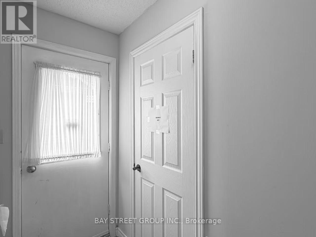 27 Gladiola Court, Whitby, Ontario  L1R 1N8 - Photo 4 - E13749194