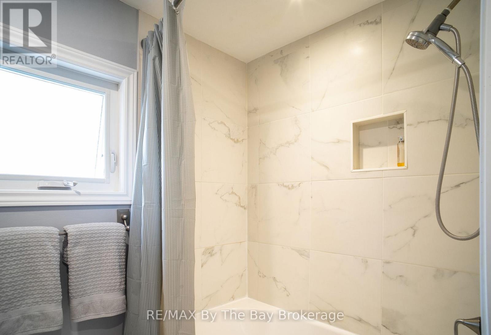 74 Oxbow Park Drive, Wasaga Beach, Ontario  L9Z 2V8 - Photo 15 - S13749210