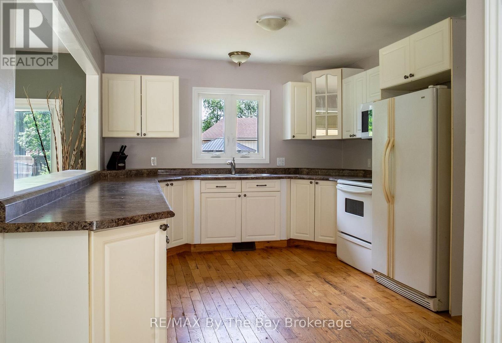 74 Oxbow Park Drive, Wasaga Beach, Ontario  L9Z 2V8 - Photo 4 - S13749210