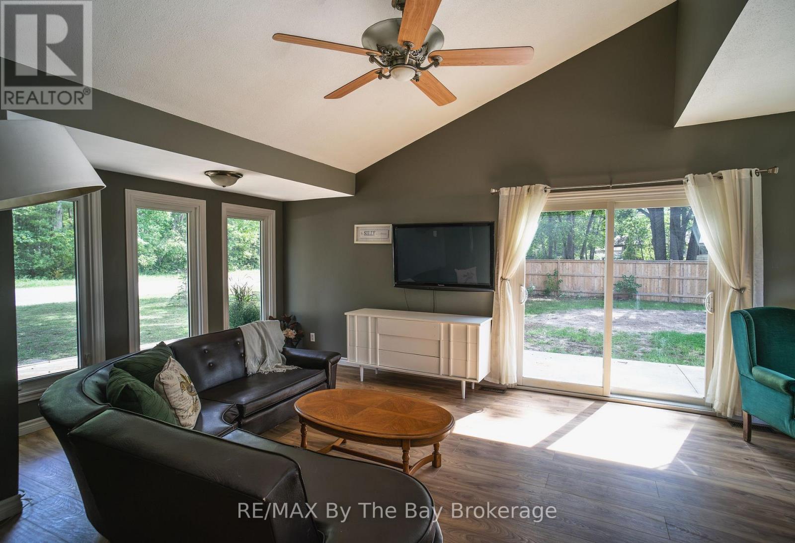 74 Oxbow Park Drive, Wasaga Beach, Ontario  L9Z 2V8 - Photo 5 - S13749210