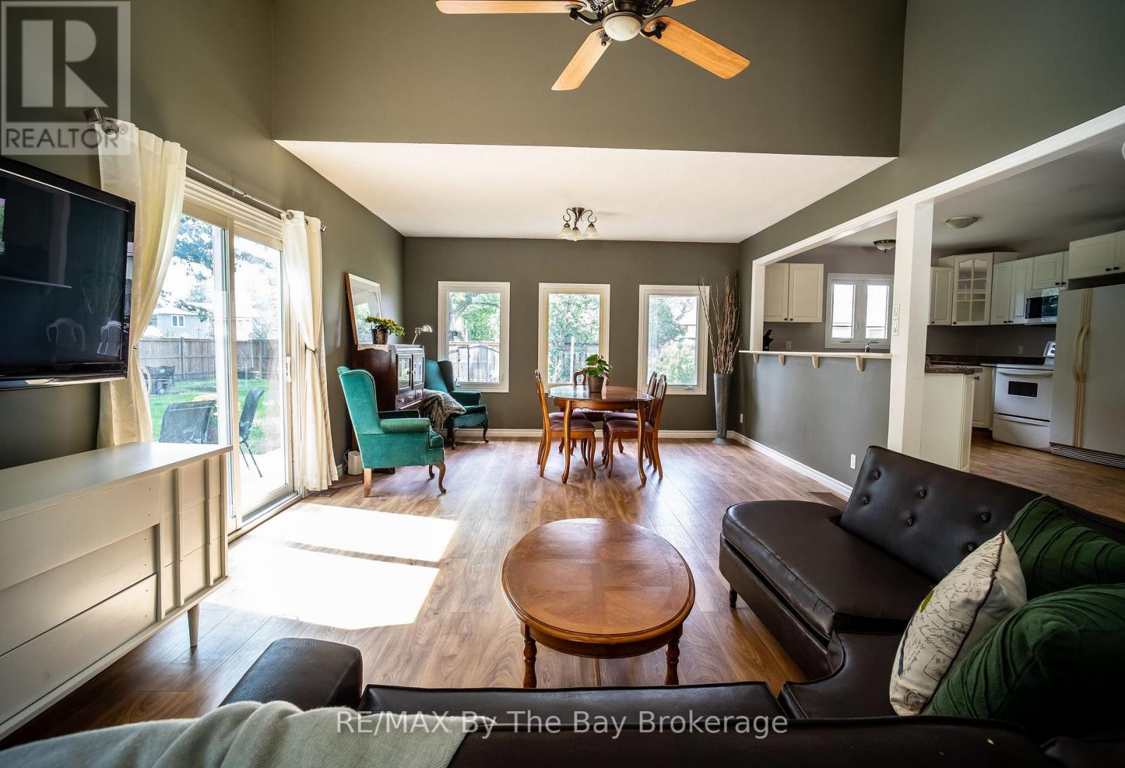 74 Oxbow Park Drive, Wasaga Beach, Ontario  L9Z 2V8 - Photo 7 - S13749210