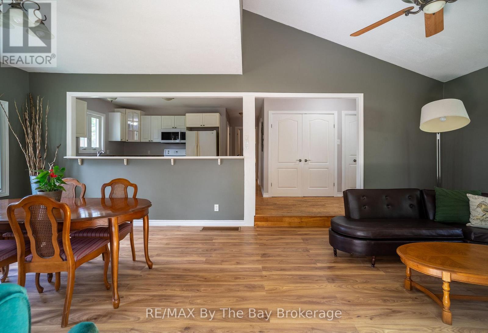 74 Oxbow Park Drive, Wasaga Beach, Ontario  L9Z 2V8 - Photo 8 - S13749210