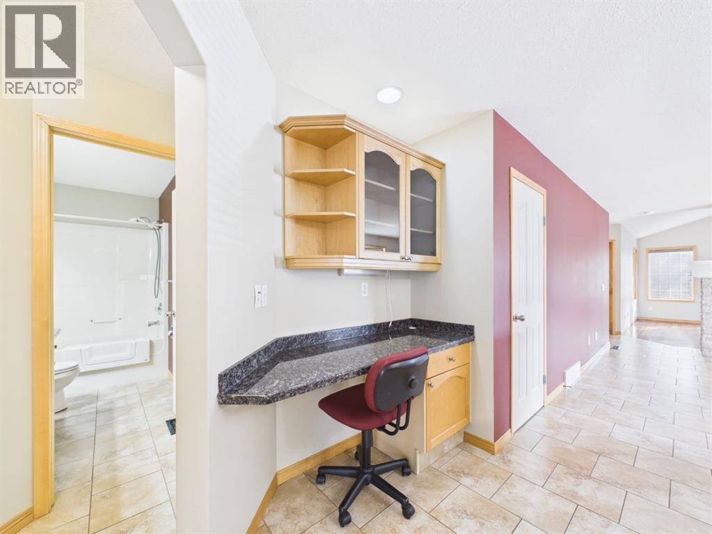 181 Panamount Hill Nw, Calgary, Alberta  T3K 5P5 - Photo 5 - A2337144