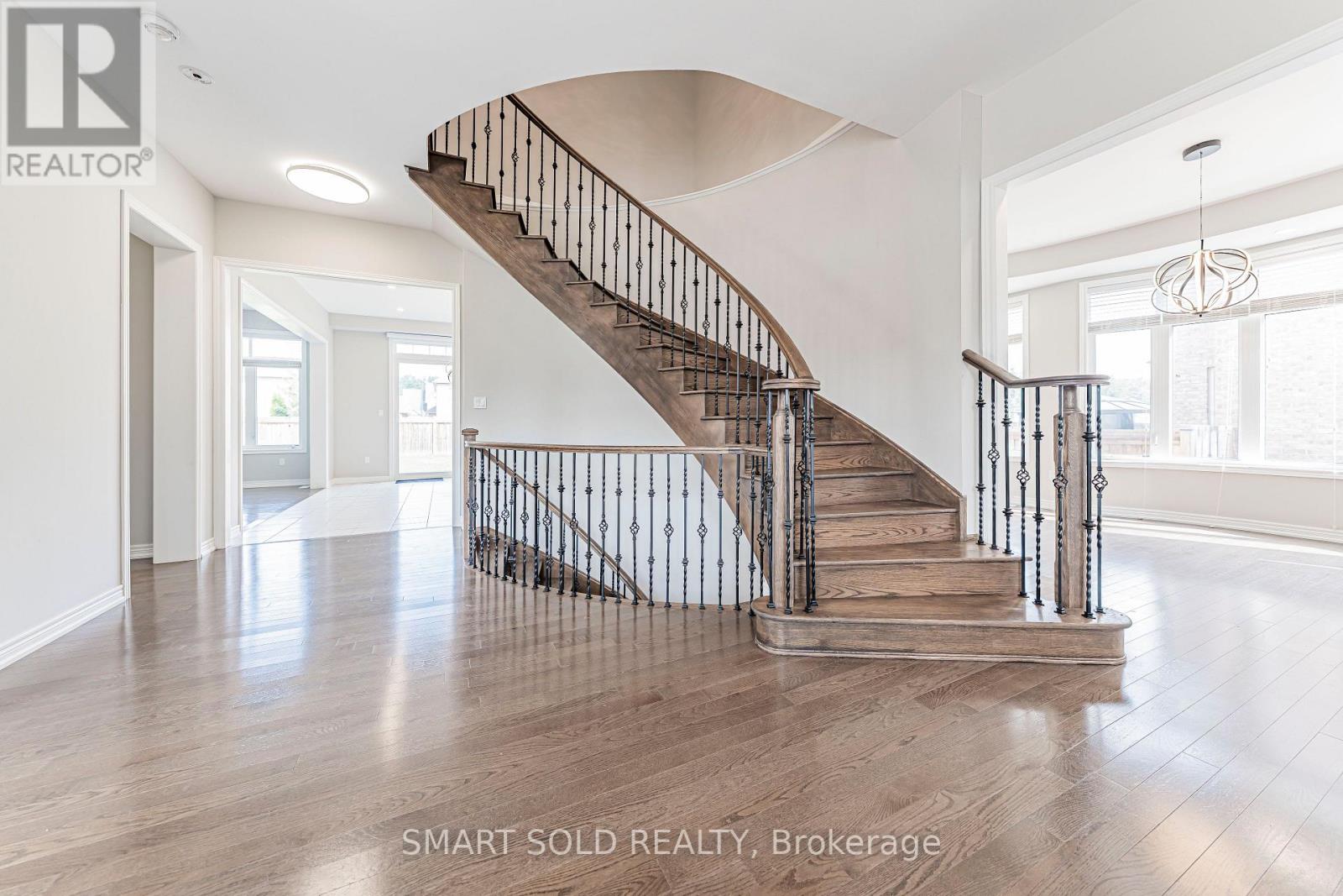 56 Redmond Crescent, Springwater, Ontario  L9X 2A2 - Photo 4 - S13741744