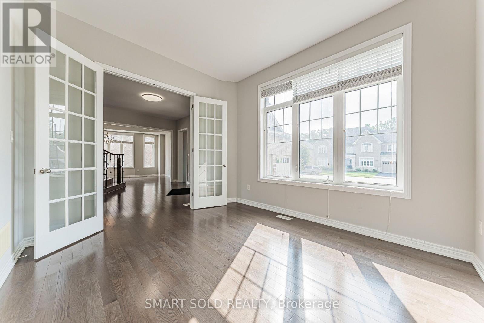 56 Redmond Crescent, Springwater, Ontario  L9X 2A2 - Photo 5 - S13741744