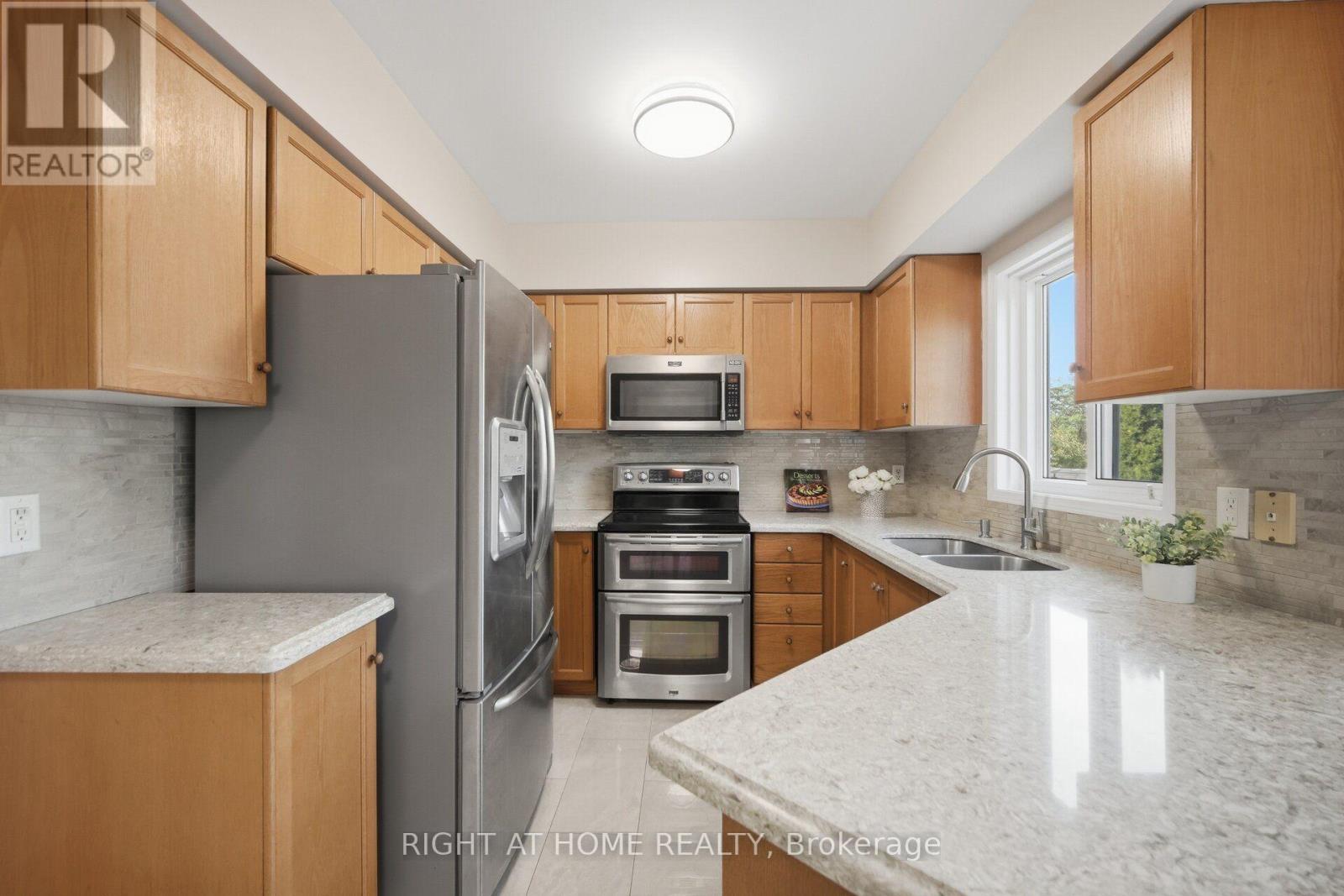 975 Mantle Crescent, Mississauga, Ontario  L5V 2G3 - Photo 11 - W13749252