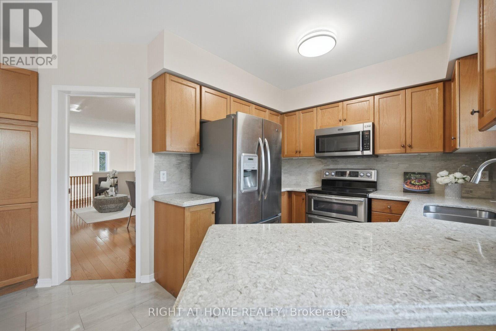 975 Mantle Crescent, Mississauga, Ontario  L5V 2G3 - Photo 12 - W13749252