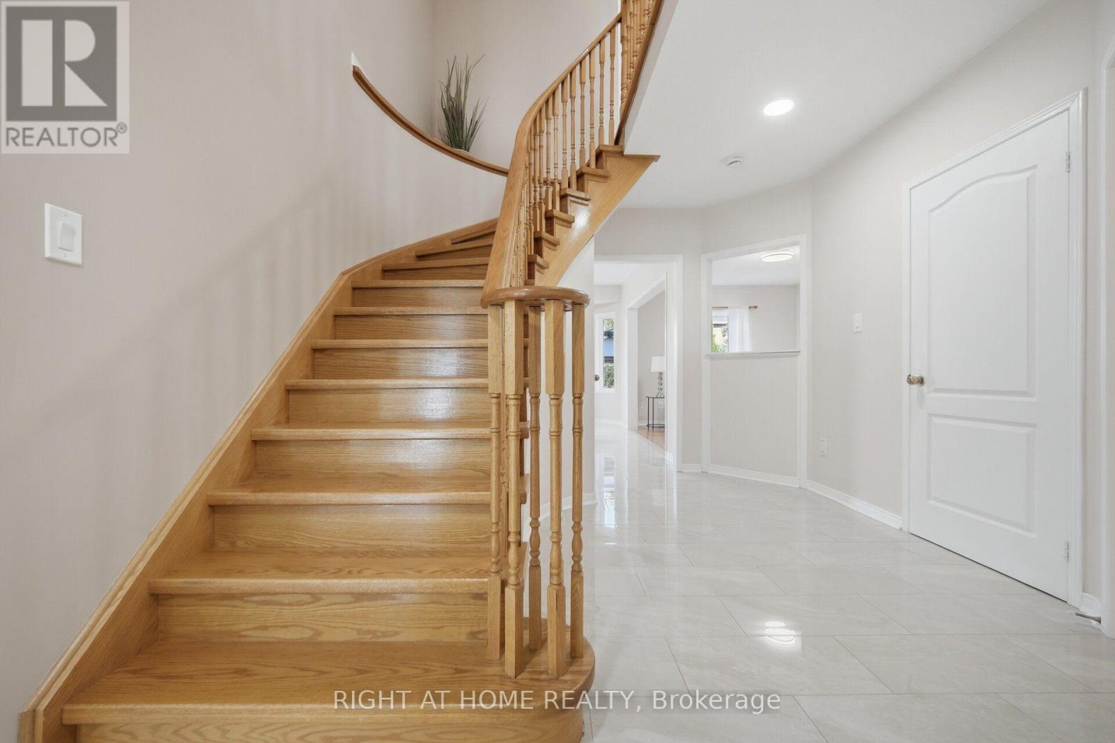 975 Mantle Crescent, Mississauga, Ontario  L5V 2G3 - Photo 19 - W13749252