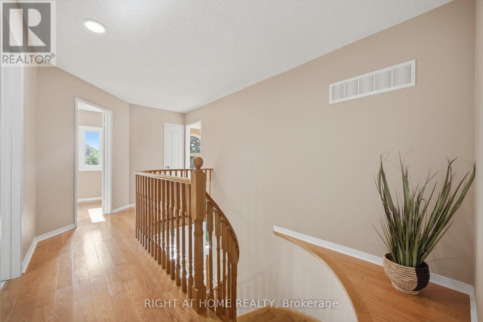 975 Mantle Crescent, Mississauga, Ontario  L5V 2G3 - Photo 20 - W13749252