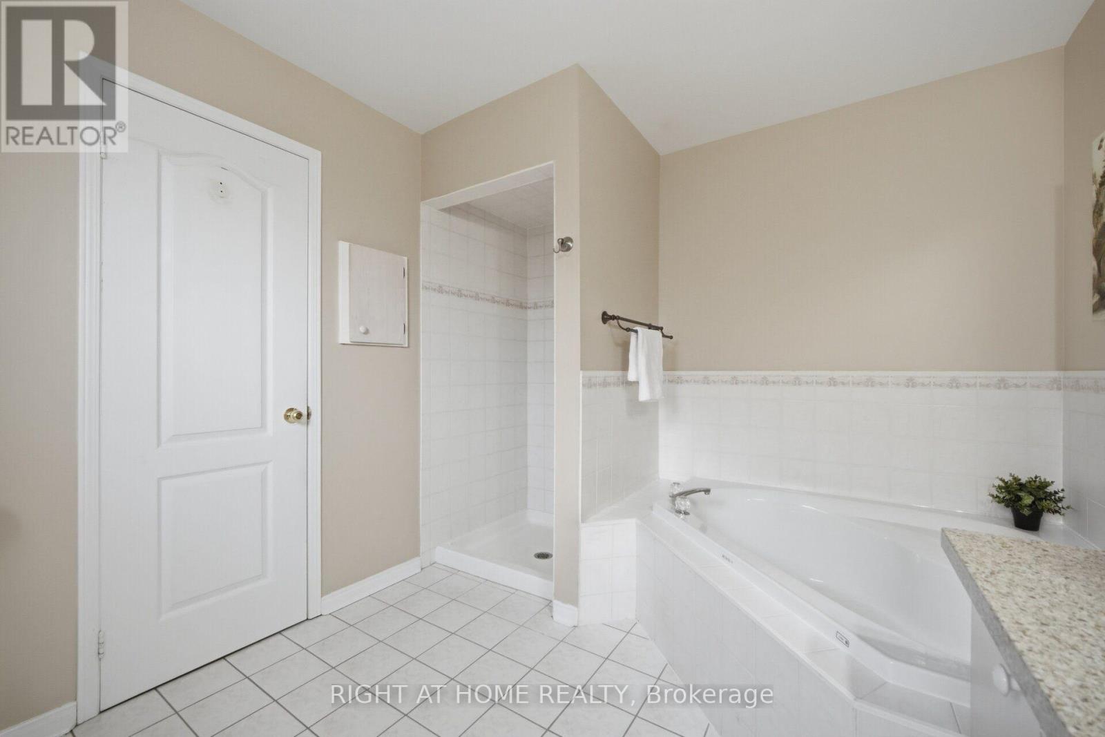 975 Mantle Crescent, Mississauga, Ontario  L5V 2G3 - Photo 24 - W13749252