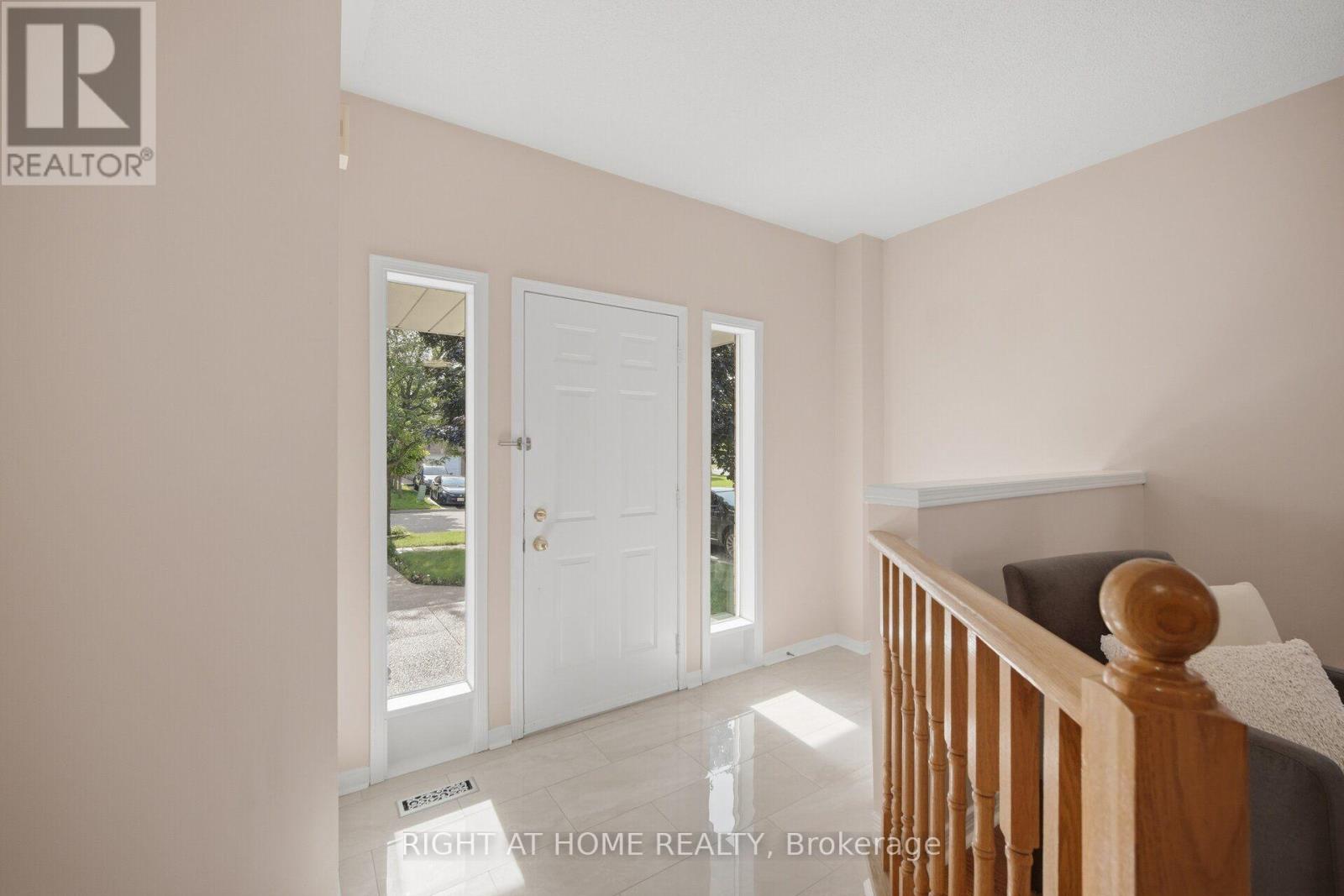 975 Mantle Crescent, Mississauga, Ontario  L5V 2G3 - Photo 3 - W13749252