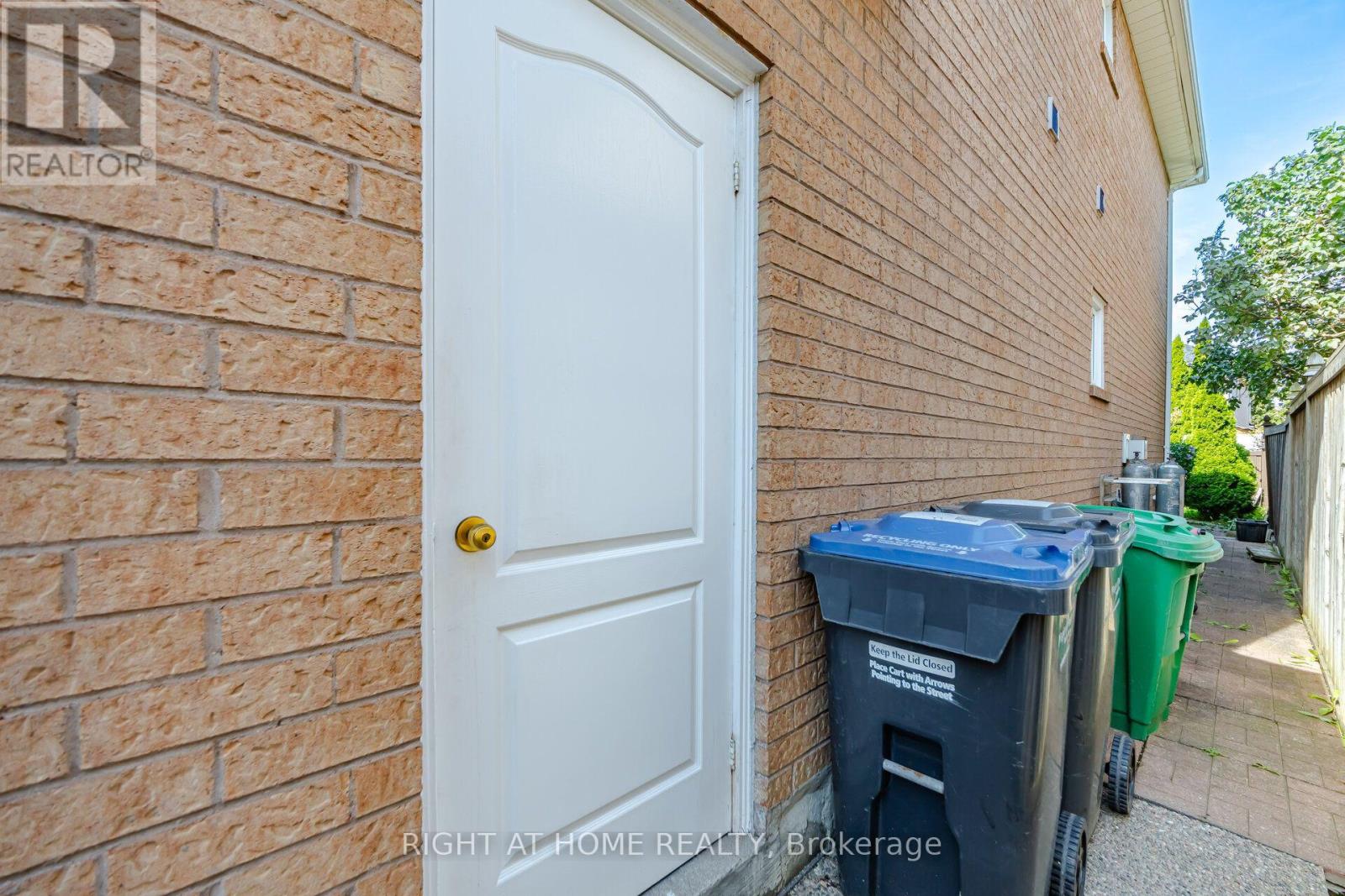 975 Mantle Crescent, Mississauga, Ontario  L5V 2G3 - Photo 36 - W13749252