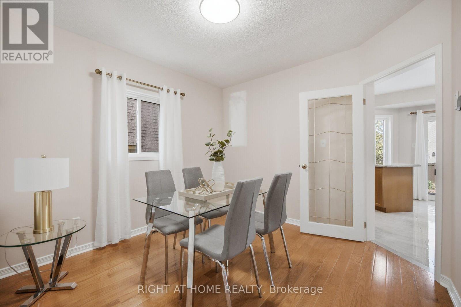 975 Mantle Crescent, Mississauga, Ontario  L5V 2G3 - Photo 6 - W13749252