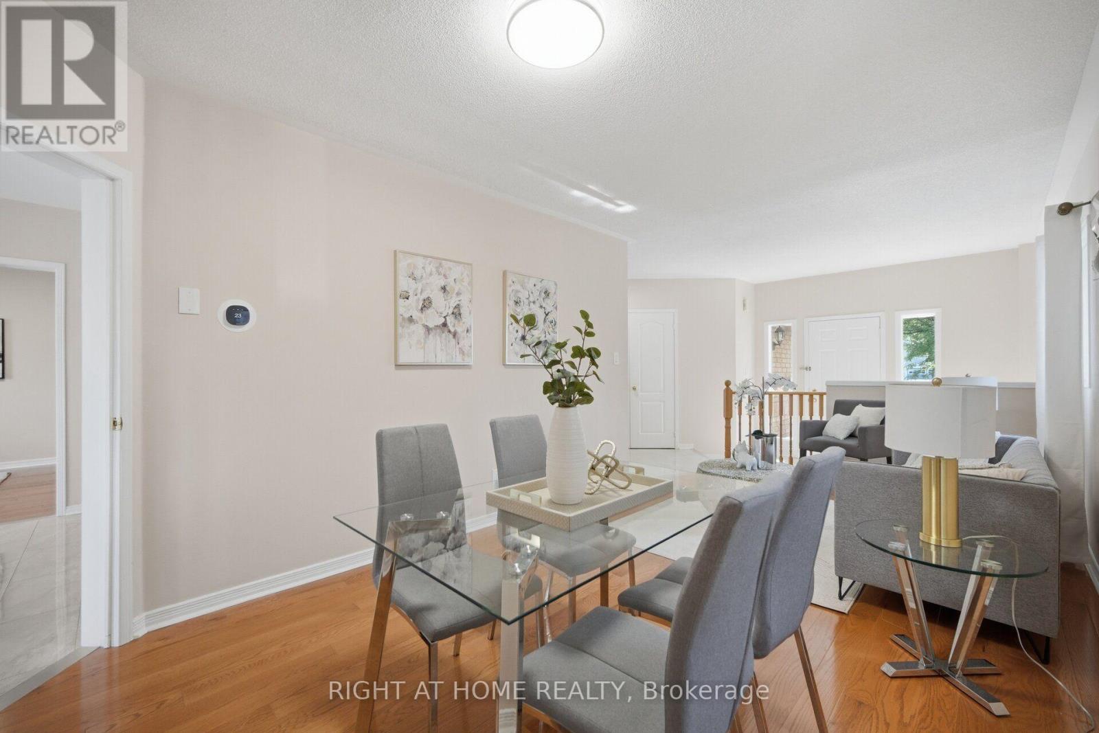 975 Mantle Crescent, Mississauga, Ontario  L5V 2G3 - Photo 8 - W13749252