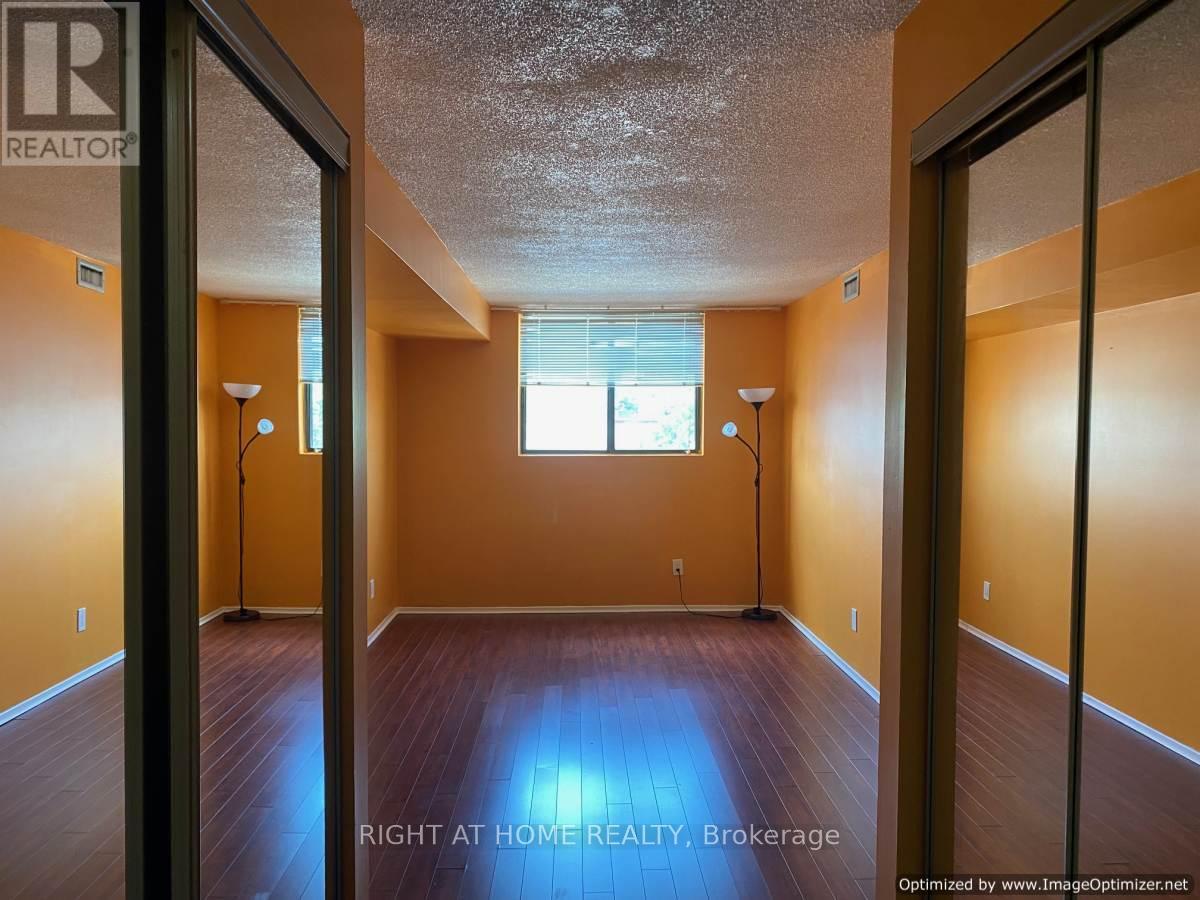 302 - 25 Agnes Street, Mississauga, Ontario  L5B 3X7 - Photo 14 - W13749266