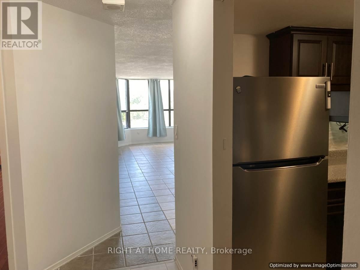 302 - 25 Agnes Street, Mississauga, Ontario  L5B 3X7 - Photo 2 - W13749266