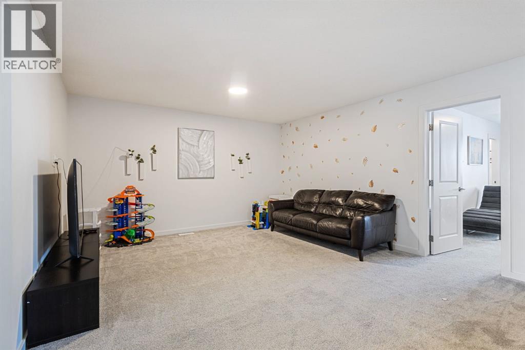 147 Royston Rise Nw, Calgary, Alberta  T3L 0K2 - Photo 15 - A2339140