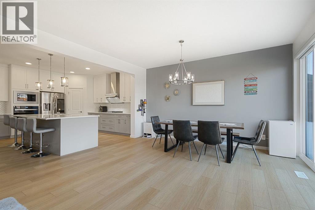 147 Royston Rise Nw, Calgary, Alberta  T3L 0K2 - Photo 9 - A2339140