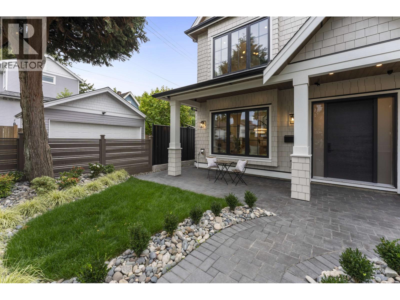 1 2256 Pender Street, Vancouver, British Columbia  V5L 1X4 - Photo 2 - R3161673