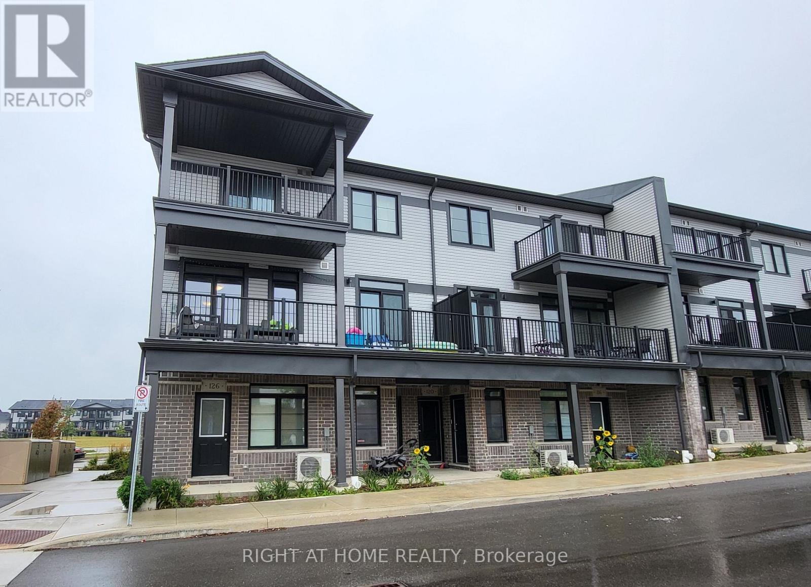 34 - 126 OAT LANE, Kitchener, Ontario