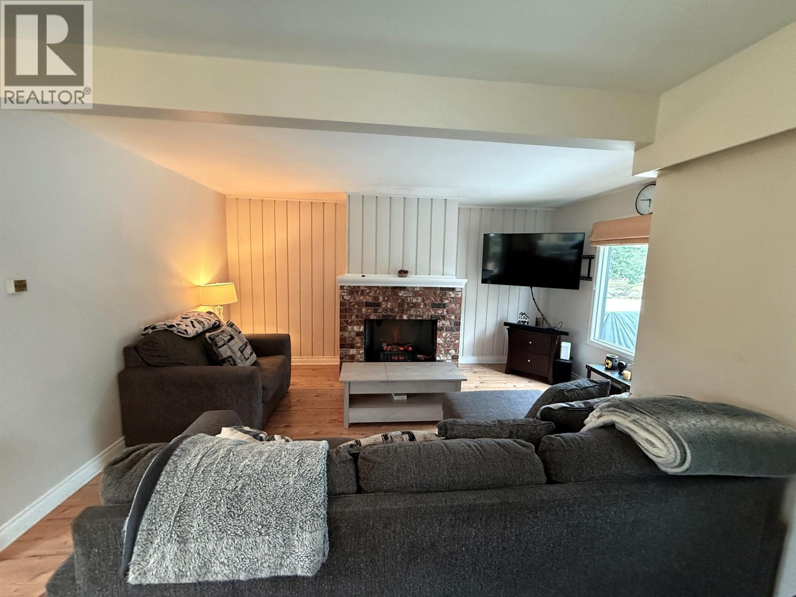 255 Evergreen Crescent, 100 Mile House, British Columbia  V0K 2E0 - Photo 10 - R3161186
