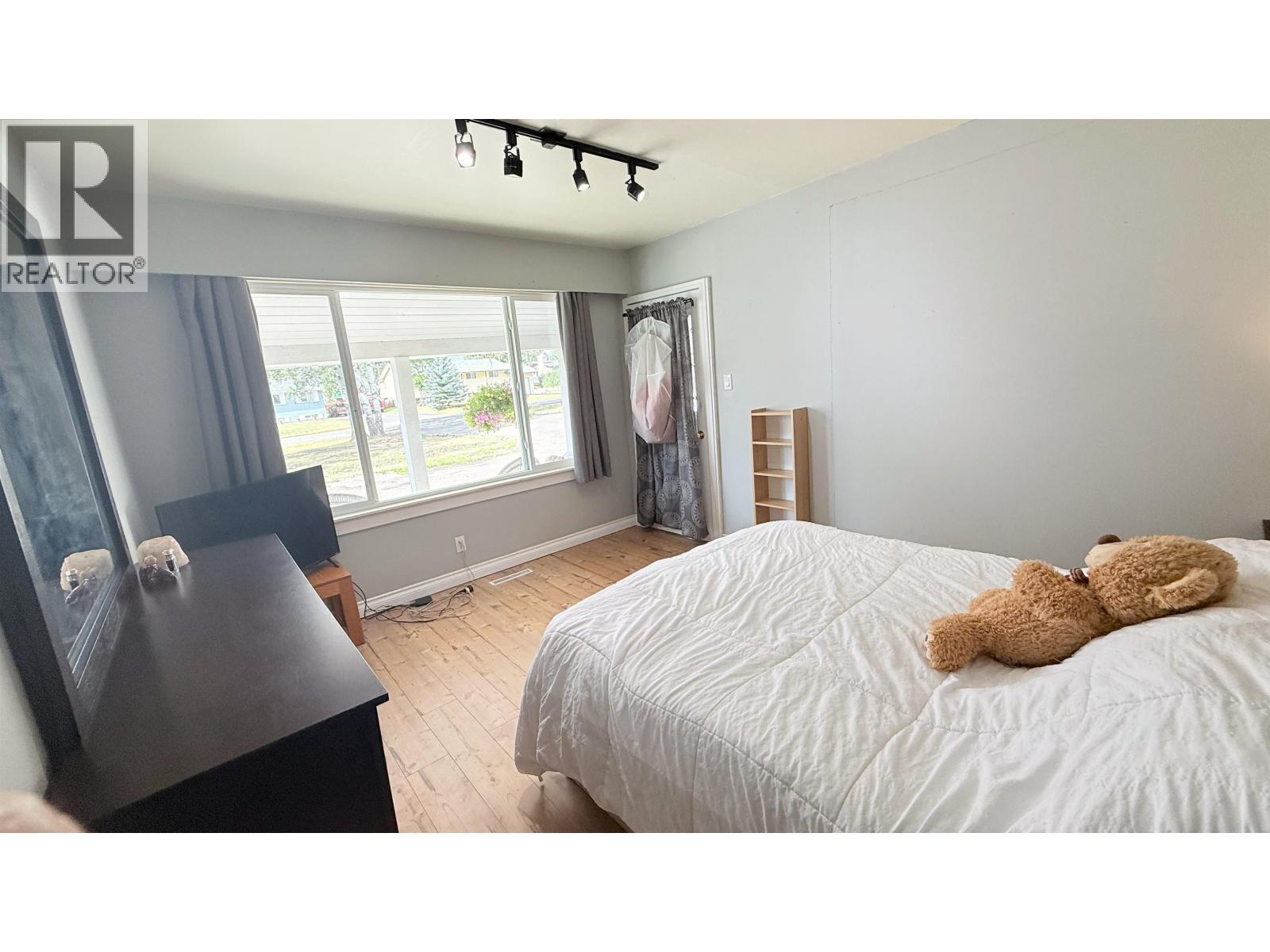 255 Evergreen Crescent, 100 Mile House, British Columbia  V0K 2E0 - Photo 13 - R3161186
