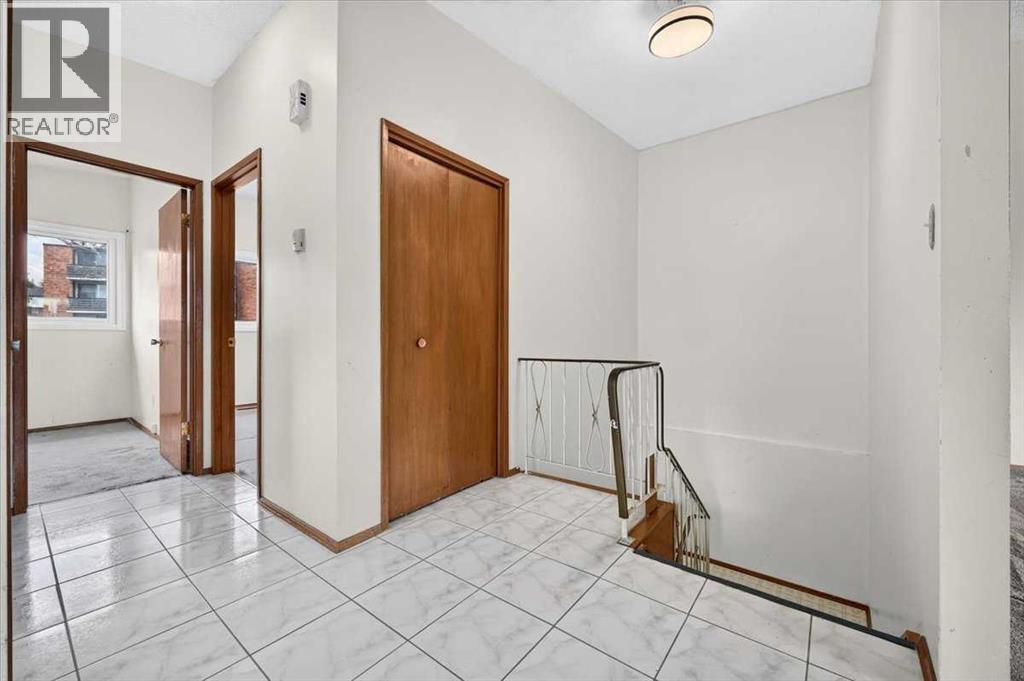 6325 Tregillus Street NW, Calgary, Alberta  T2K 3T4 - Photo 10 - A2342985