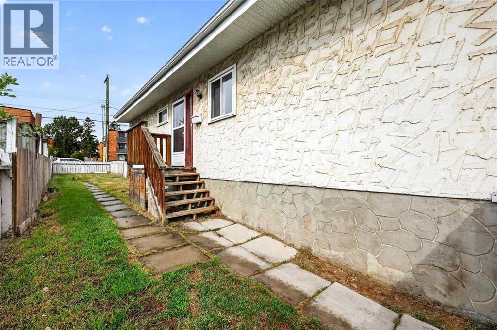 6325 Tregillus Street NW, Calgary, Alberta  T2K 3T4 - Photo 3 - A2342985
