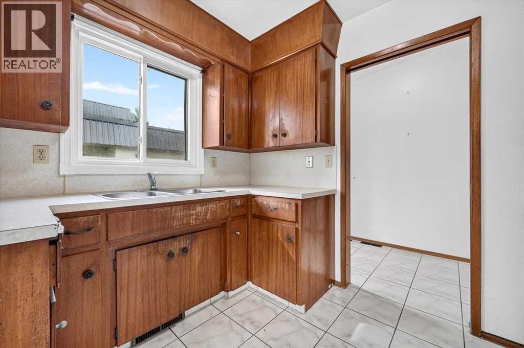 6325 Tregillus Street NW, Calgary, Alberta  T2K 3T4 - Photo 8 - A2342985