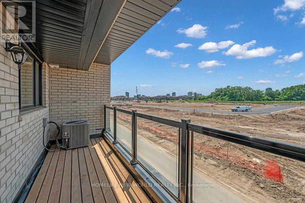 1095 Wheat Boom Drive, Oakville, Ontario  L6H 7H5 - Photo 4 - W13749290
