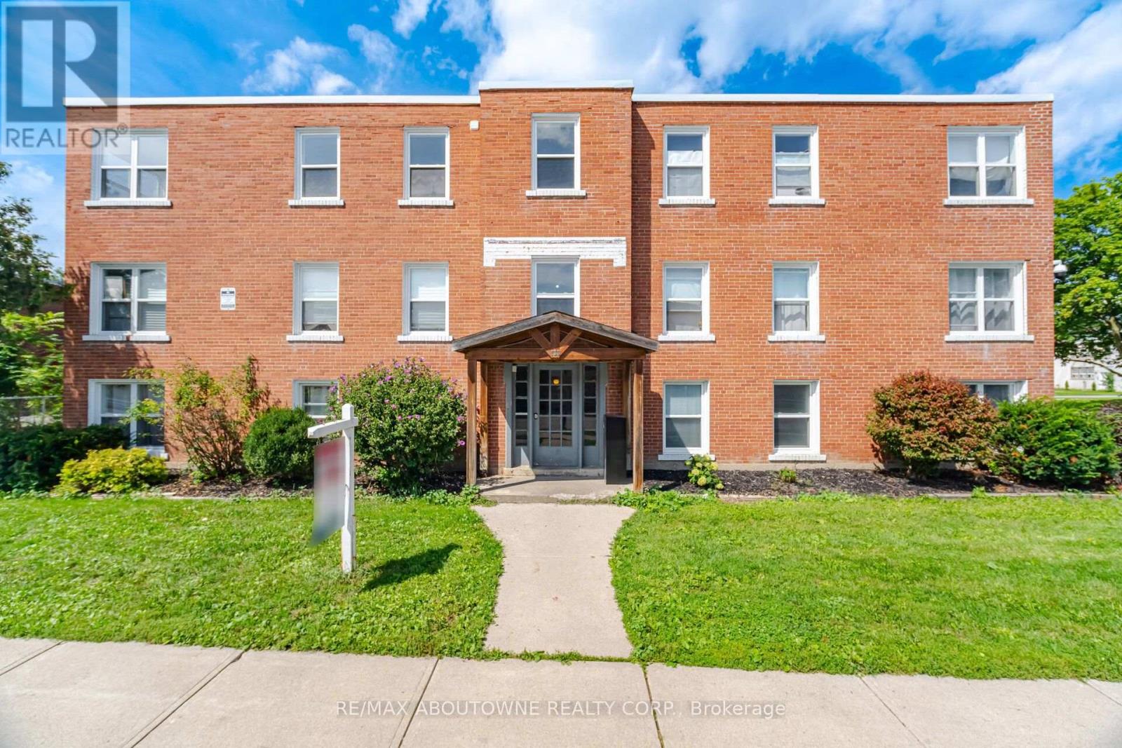 5 - 133 NORTH SERVICE ROAD E, Oakville, Ontario