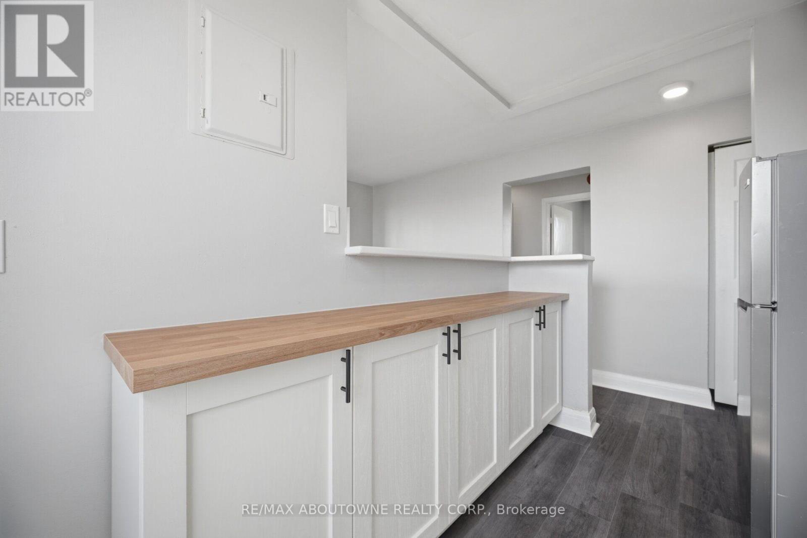 5 - 133 North Service Road E, Oakville, Ontario  L6H 1A3 - Photo 10 - W13749300